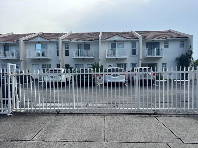 Foto del edificio - 2050 NE 140th St