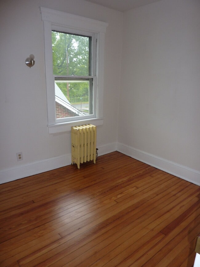 Building Photo - 14 Highland Ave