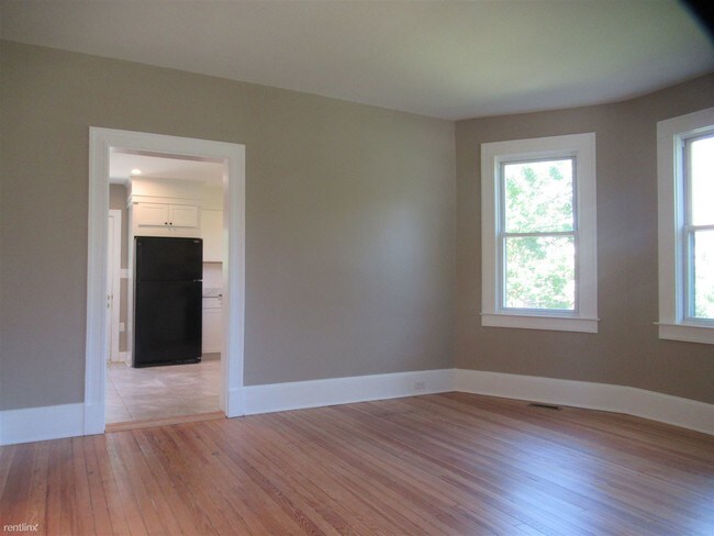 Building Photo - 2 br, 2 bath  - 36 Burke Ave # 1