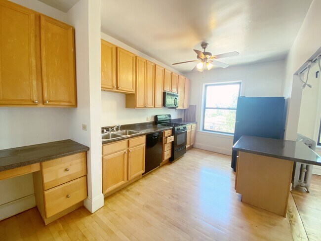 Foto del edificio - 3025 W Addison St