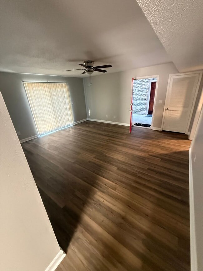 Building Photo - Village Square Apartments