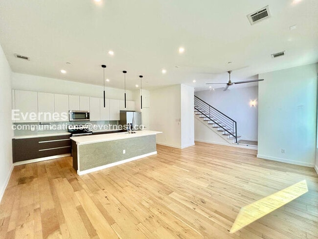 Foto del edificio - 2711 Kimsey Dr