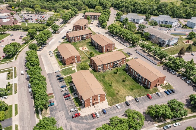 Building Photo - Oakwood Estates