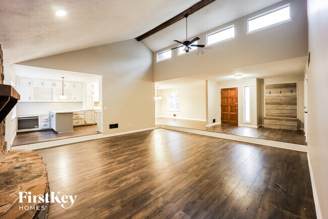 Building Photo - 137 Carrollwood Dr