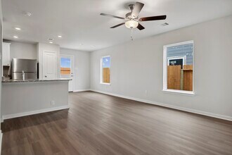 Building Photo - 16441 Blossom Grv Dr