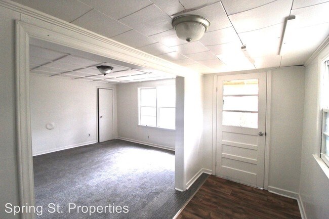 Foto del edificio - 3 br, 1 bath House - 60 Old School House Road
