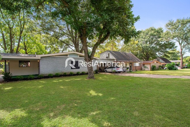 Thoughtfully Updated 3/1 in Westwood - Thoughtfully Updated 3/1 in Westwood House