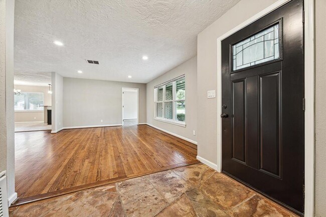 Foto del edificio - 3306 Longfield Cir