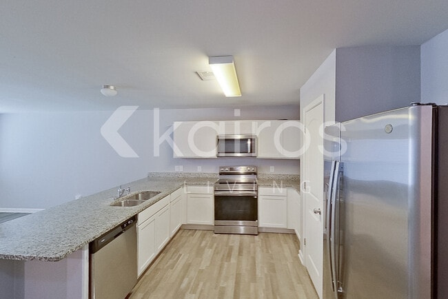 Building Photo - 127 Village Creek Dr