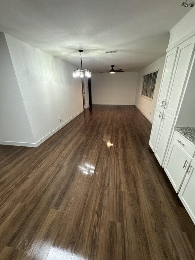 Building Photo - 4126 Lenore Dr