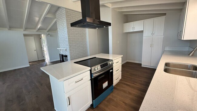 Building Photo - Incredible Remodled 4 bedroom House
