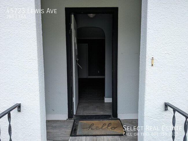 Photo du bâtiment - 45723 Lewis Ave