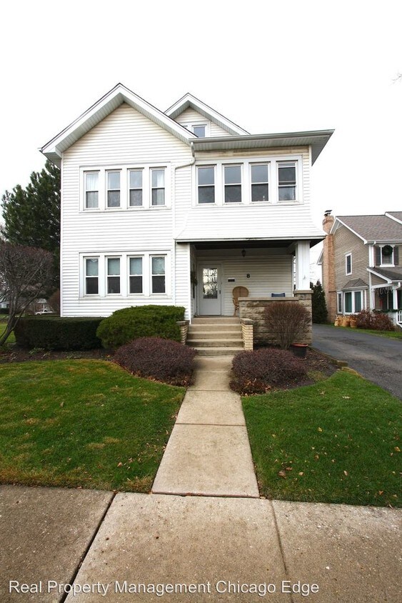 8 E Euclid Ave, Arlington Heights, IL 60004 Room for Rent in