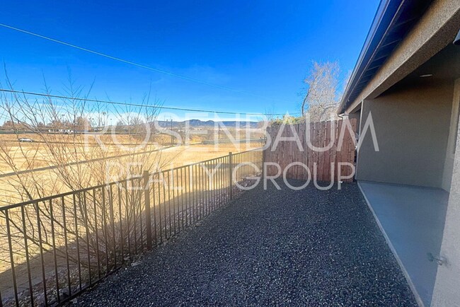 Foto del edificio - Beautiful 3-bedrooms, 2-baths duplex home ...