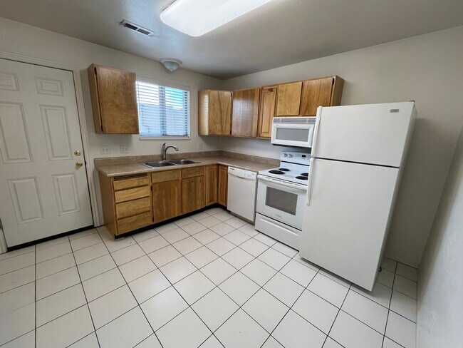 Building Photo - 1013 N 235 W