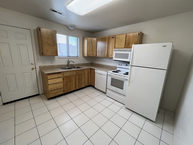 Building Photo - 1013 N 235 W