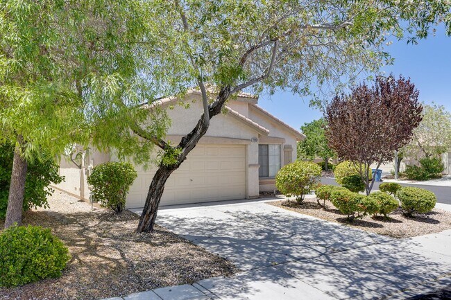 Foto del edificio - Spacious 4-Bedroom Home with Open Layout &...