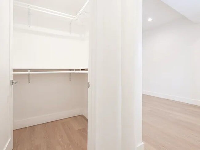 Foto del interior - Welcome to Modern West LA Living at 1703 Armacost Ave!