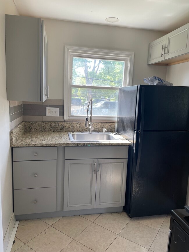 Kitchen - 1095 S James Rd