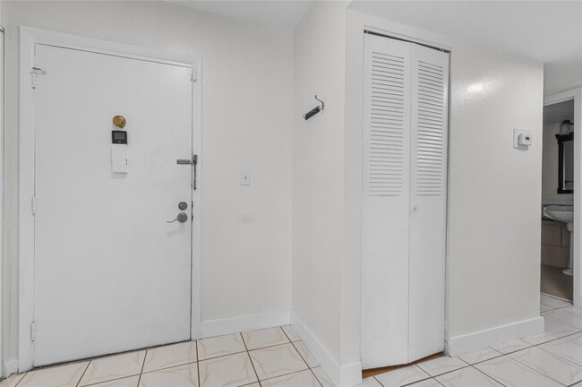 Foto del edificio - 8205 NW 61st St