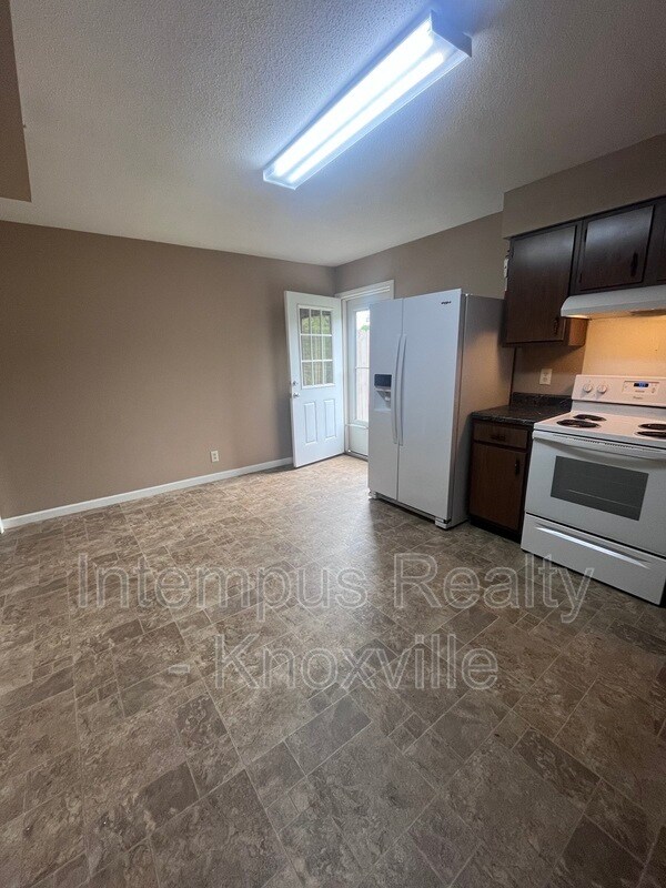 Foto del edificio - 405 Iroquois Ln