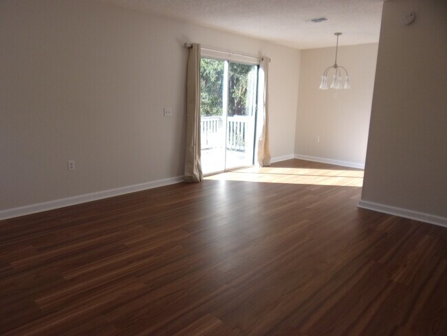 Foto del edificio - 124 Winslow Dr