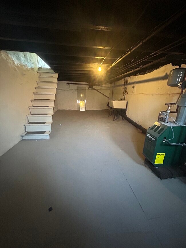 Basement - 2537 E Norris St