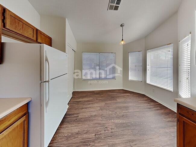 Foto del edificio - 10831 W Diana Ave