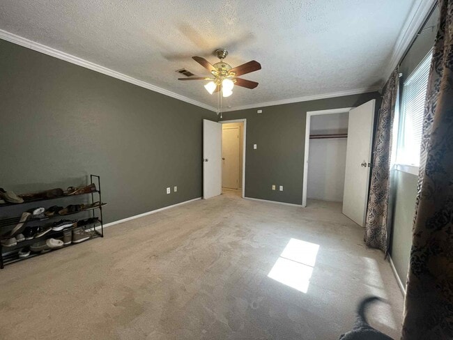 Building Photo - 447 El Toro Ln