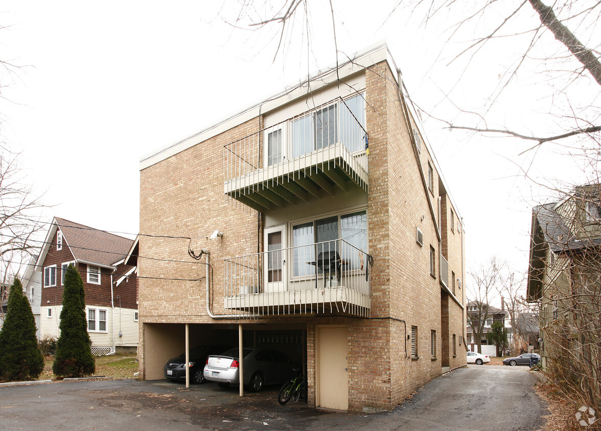 Building Photo - 913 Dewey Ave