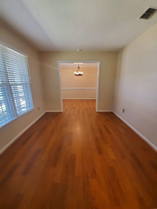 Building Photo - 3812 Sunset Point