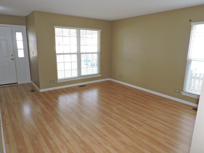 Building Photo - 711 Violet Cir