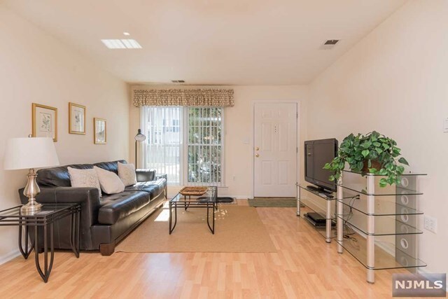 Foto del edificio - 1107 Coventry Way