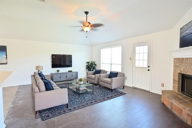 Building Photo - 1631 Mt Zion Dr
