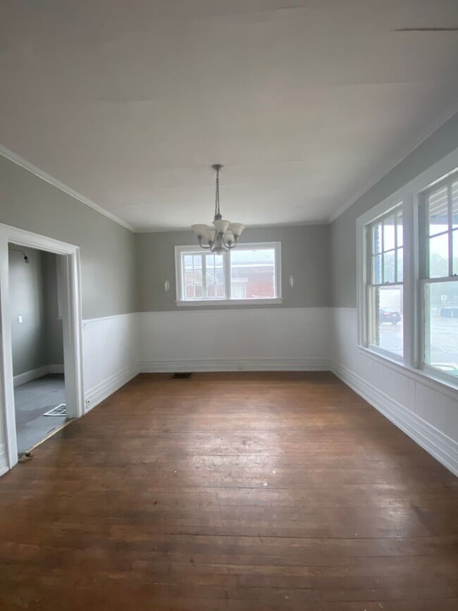 Foto del edificio - 4 bedroom 2.5 bath house with bonus room