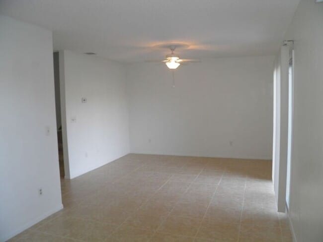 Foto del edificio - Townhome in Chelsea Square