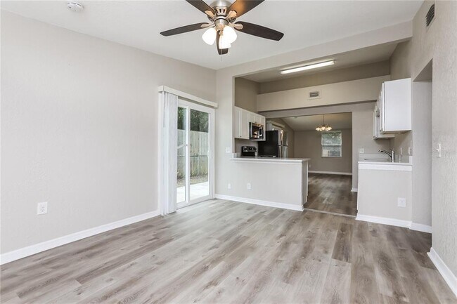 Foto del edificio - 2428 S Maple Ave