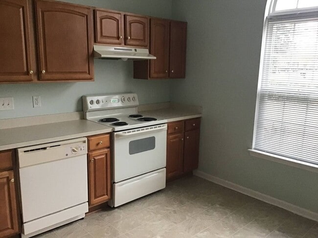 Building Photo - 2 Bedroom Townhome in Sawgrass