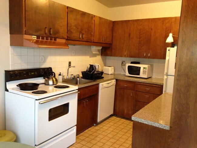 Building Photo - 3438 HS MARSH