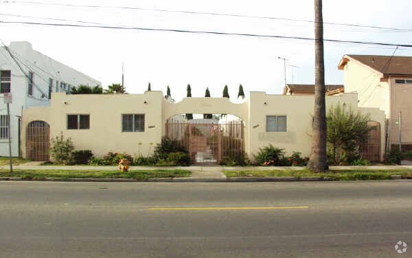 Building Photo - 5436-5440 1/2 Fountain Ave