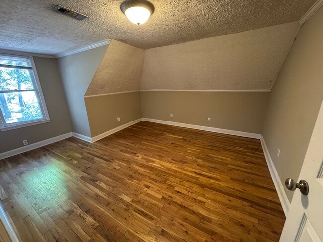 Building Photo - 1036 Park St