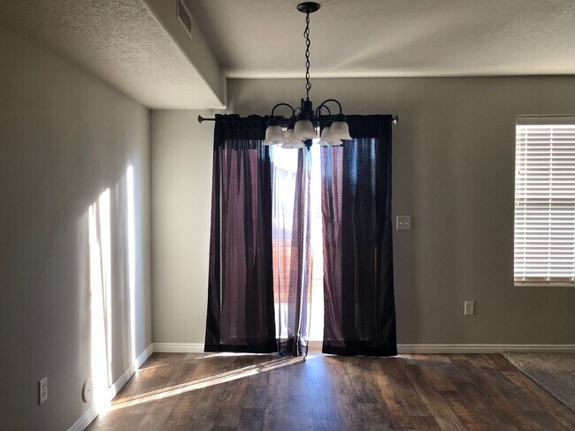 Building Photo - Quiet Neighborhood & Beautiful Home!