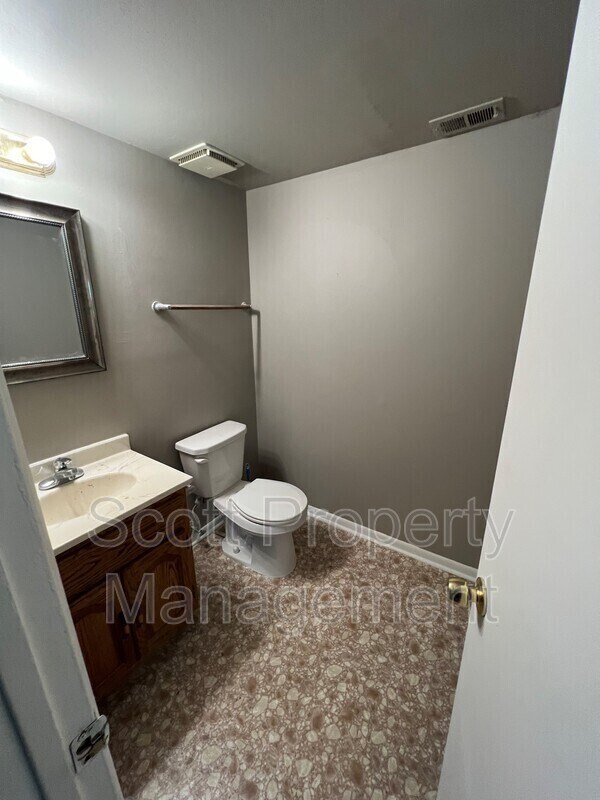 Building Photo - 800 Windstream Way