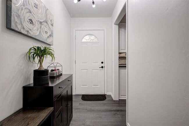 Foto del edificio - 2820 Dalewood Pl