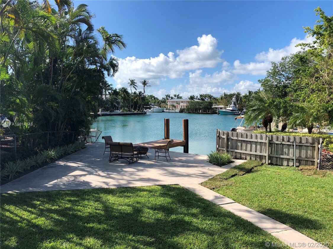 Primary Photo - 530 Harbor Dr