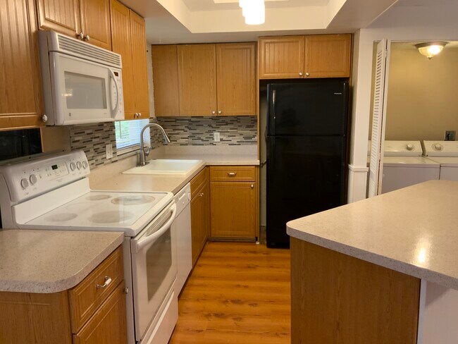 Foto del edificio - 3135 Shady Dell Ln