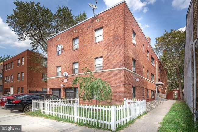 Building Photo - 1631 6th St NW