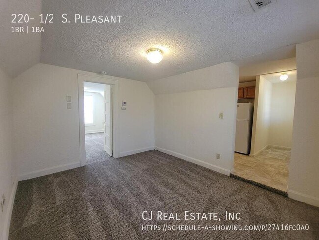 Building Photo - 220- 1/2  S. Pleasant-