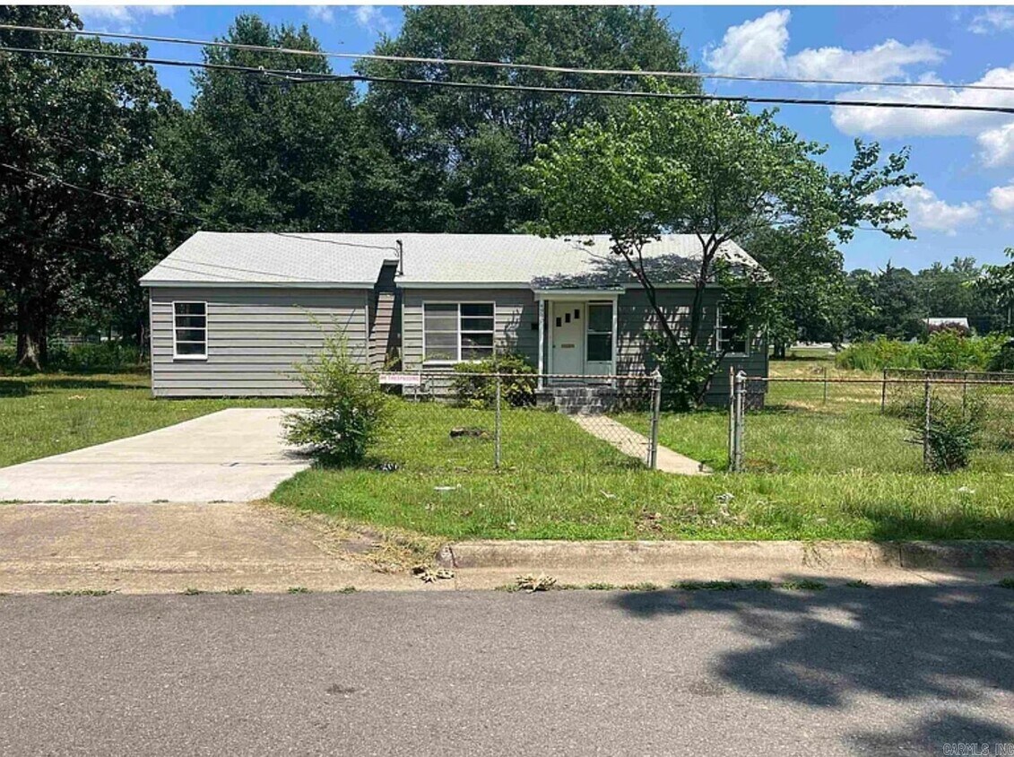 4900 E Willow St, North Little Rock, AR 72118 House Rental in North