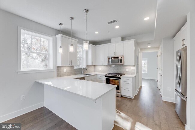 Foto del edificio - 2201 40th Pl NW